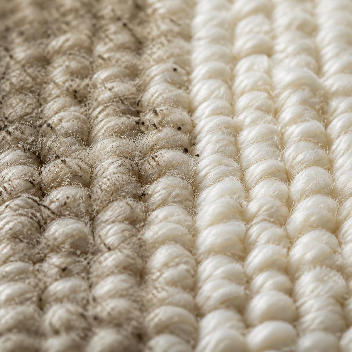 Macro de tecido de estofado: metade sujo, metade higienizado